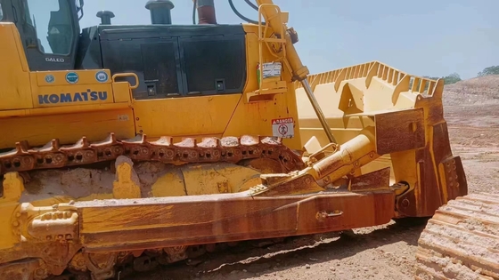 Gebrauchtes KOMATS D375A Bulldozer mit 23m3 Dosierkapazität und 72000 KG Maschinengewicht