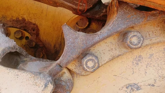 Gebrauchtes KOMATS D375A Bulldozer mit 23m3 Dosierkapazität und 72000 KG Maschinengewicht