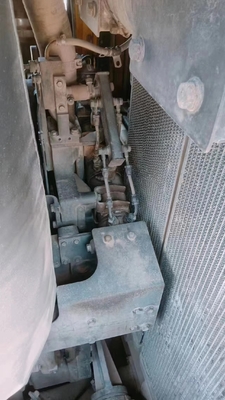 Gebrauchtes KOMATS D375A Bulldozer mit 23m3 Dosierkapazität und 72000 KG Maschinengewicht