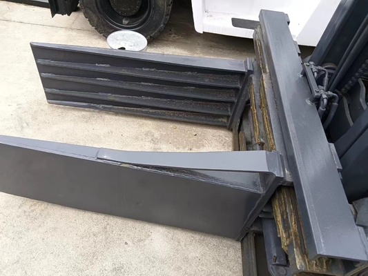 Gelber Gabelstapler FD30T - eine vielseitige Maschine für verschiedene Anwendungen