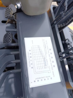 Gelber Gabelstapler FD30T - eine vielseitige Maschine für verschiedene Anwendungen