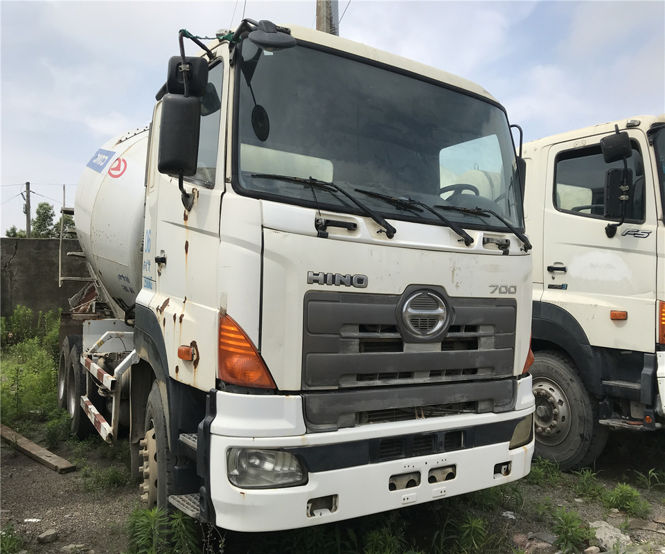 12000 KG Betonleistung 12.9L Gebraucht HINO700ZOU Mixer Truck für den Bau zu erschwinglichen Preisen